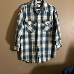 😄Levi’s plaid button down shirt l1